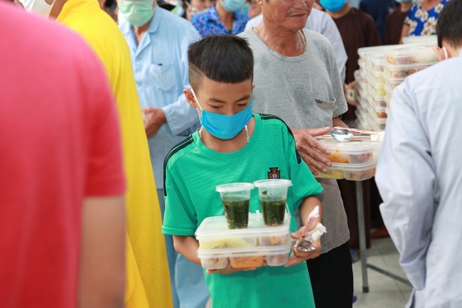 Charity of  Dong Cao pagoda